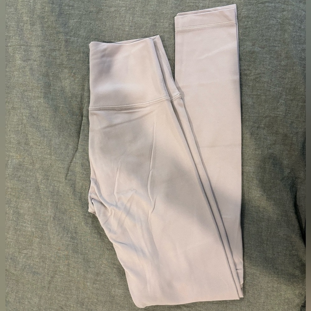 Artizia TNA Butter soft leggings in lilac